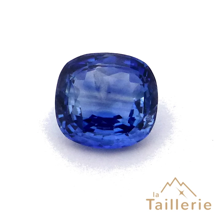 Saphir bleu lumineux de 3,17 carats - La Taillerie